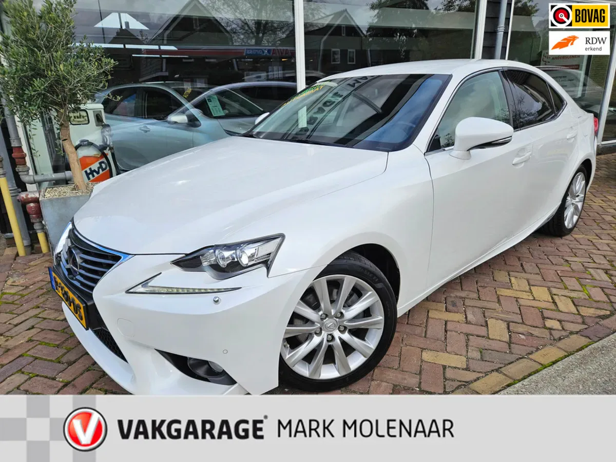 Lexus IS (2014) — foto 1