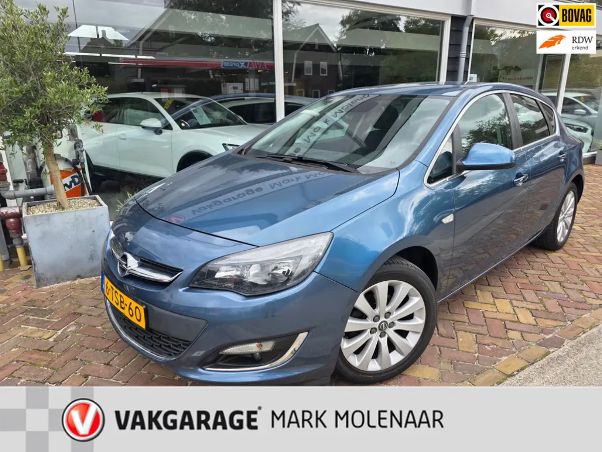 Opel Astra (2013) — foto 1