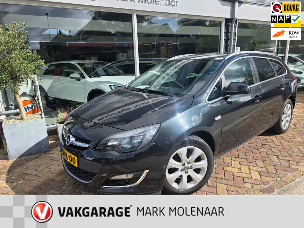 Opel Astra (2013) — foto 1