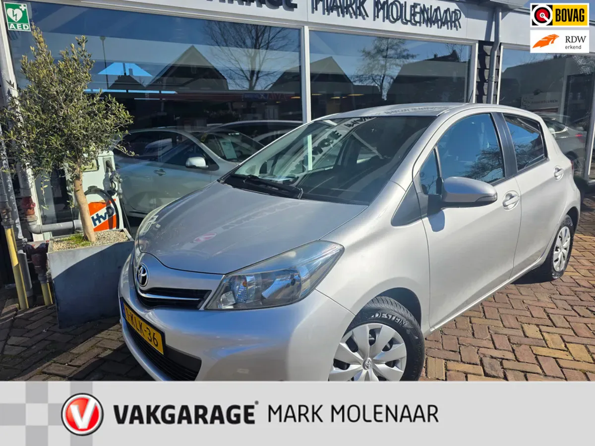 Toyota Yaris (2013) — foto 1