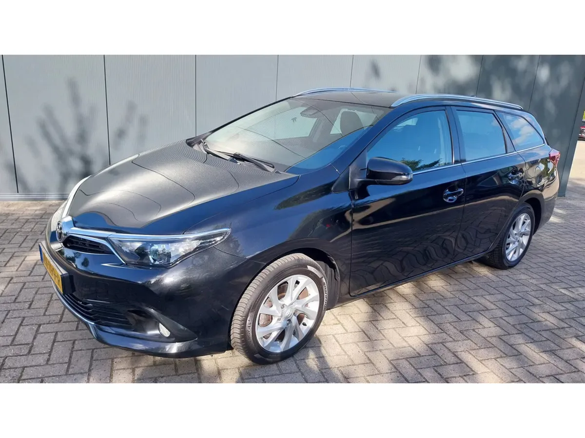 Toyota Auris (2019) — foto 1