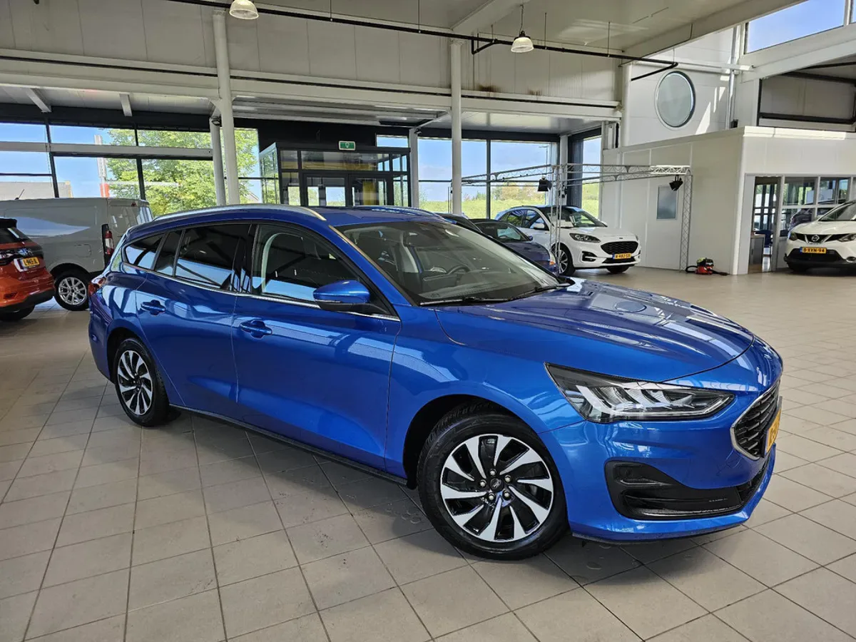 Ford Focus (2022) — foto 1