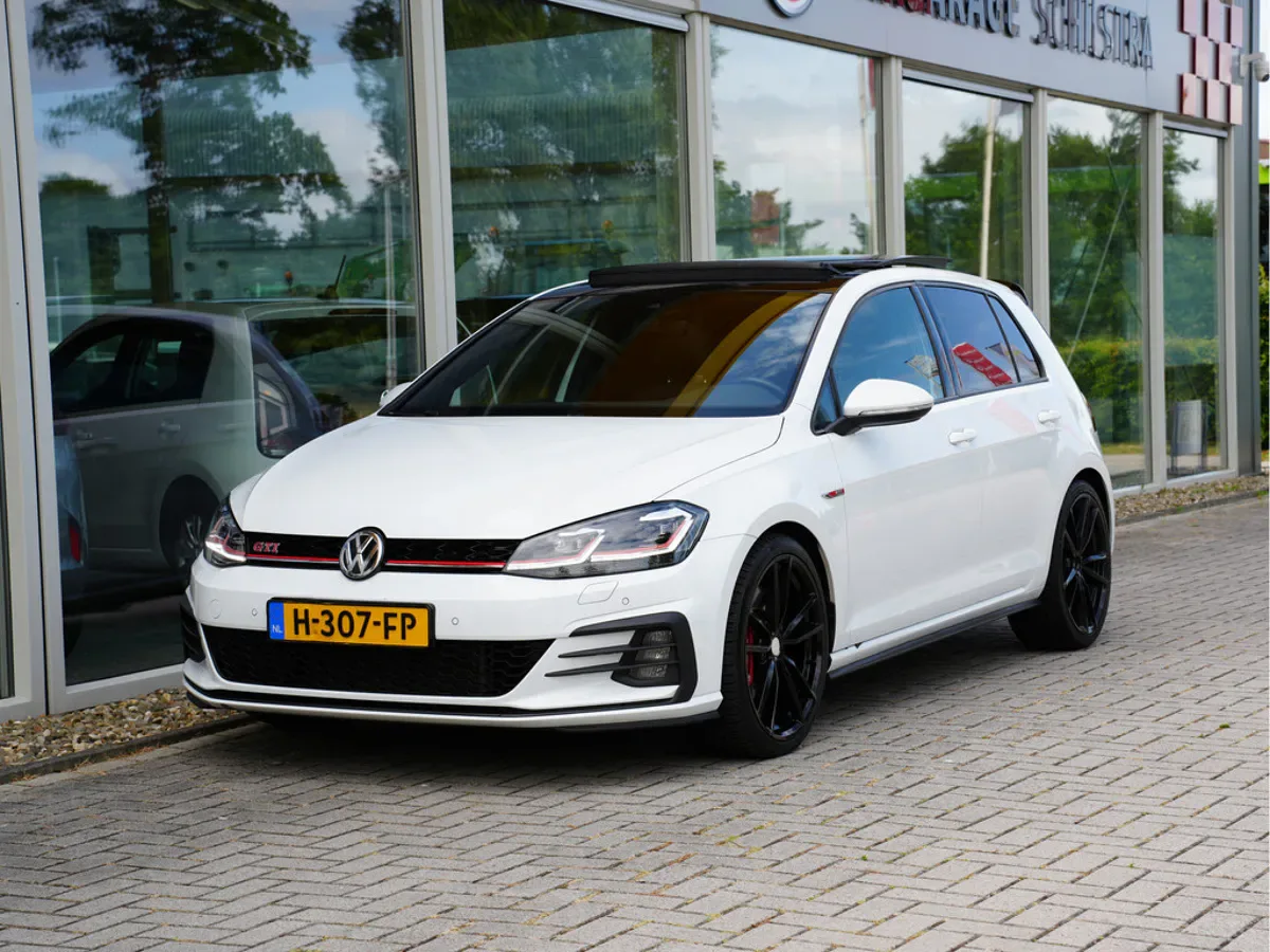 Volkswagen Golf (2019) — foto 1