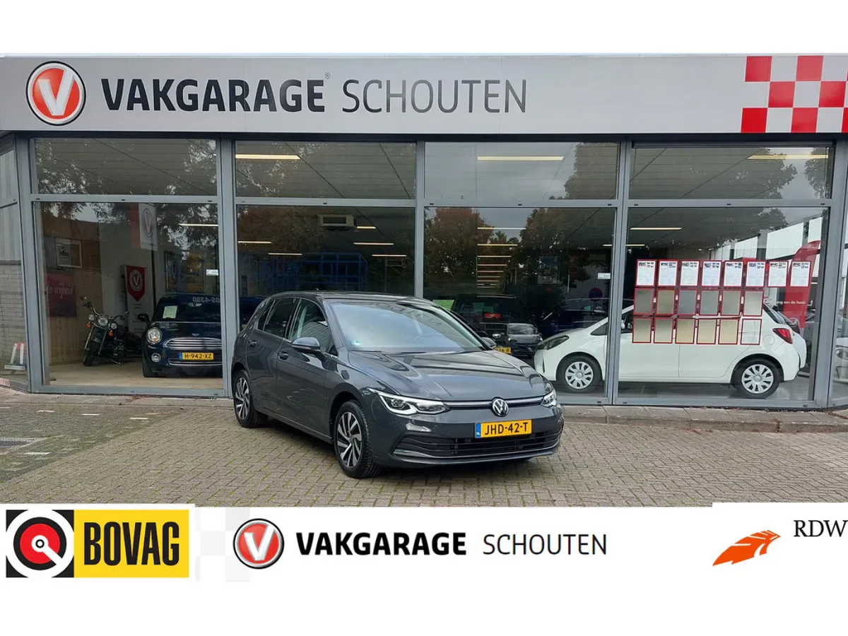 Volkswagen Golf (2022) — foto 1