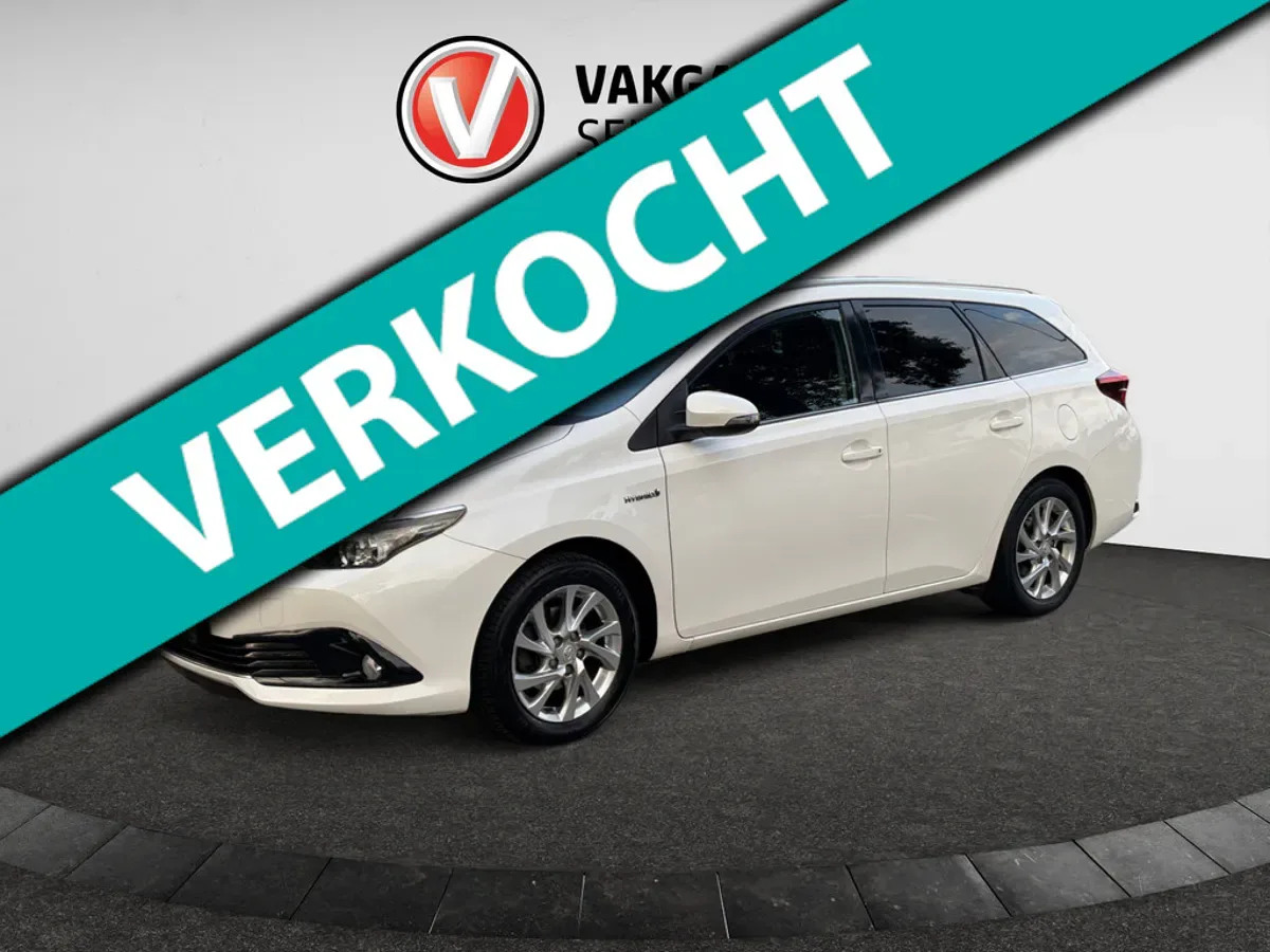 Toyota Auris (2016) — foto 1