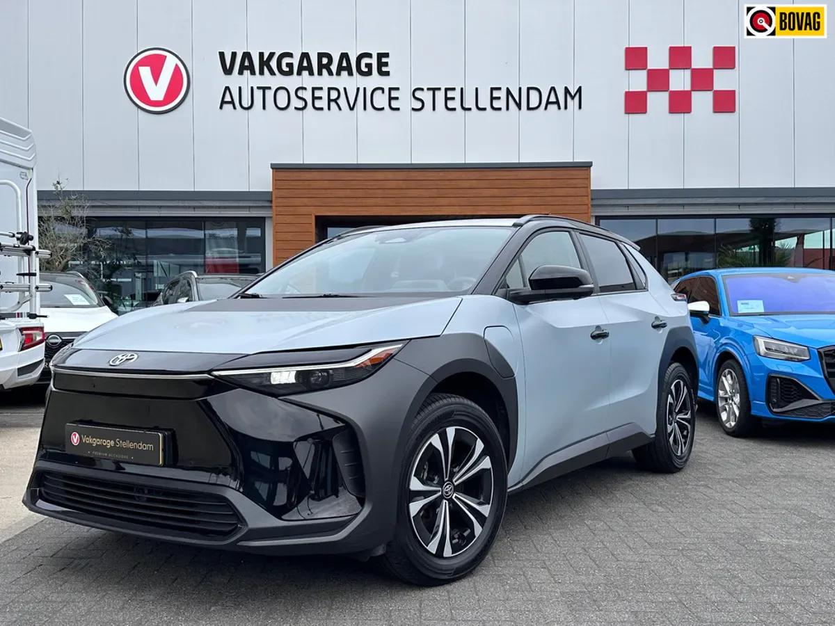 Toyota bZ4X (2023) — foto 1