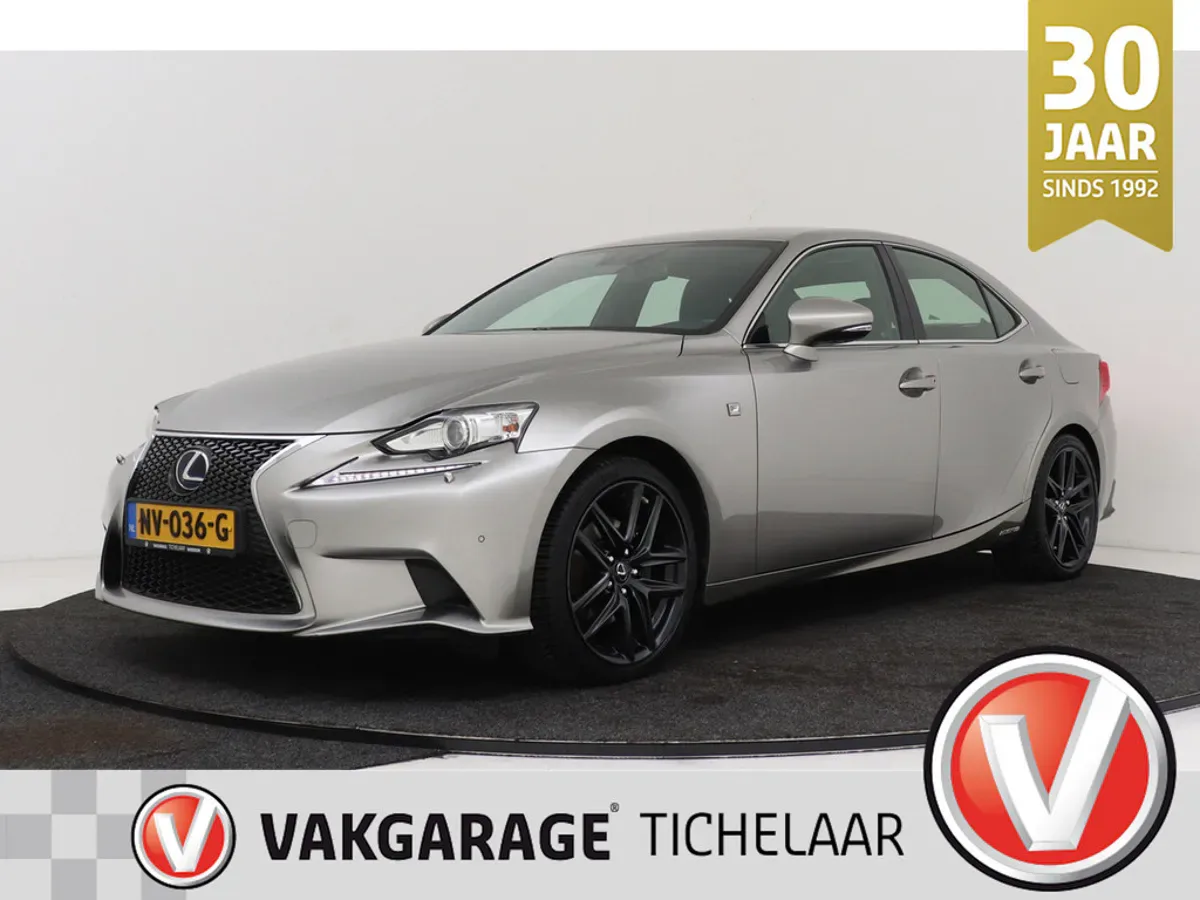 Lexus IS (2015) — foto 1