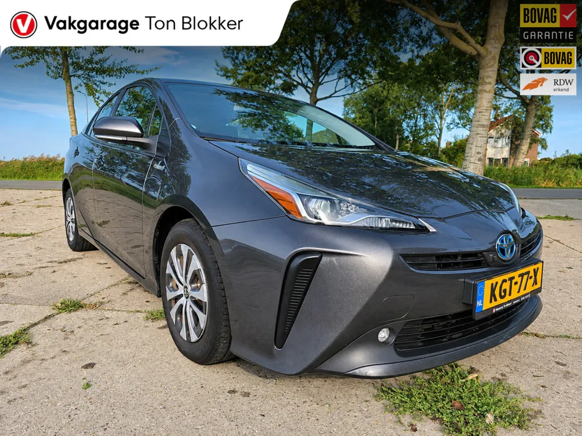 Toyota Prius (2021) — foto 1