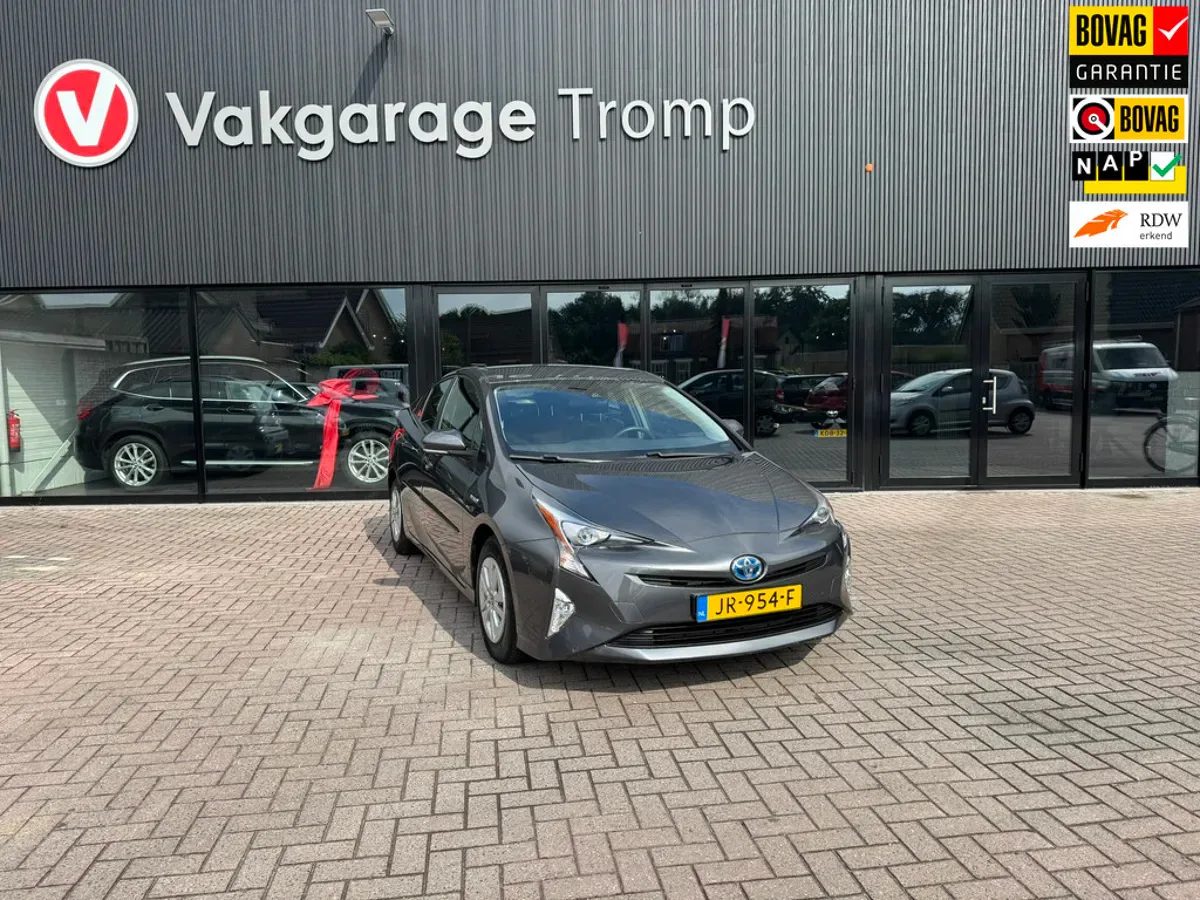 Toyota Prius (2016) — foto 1