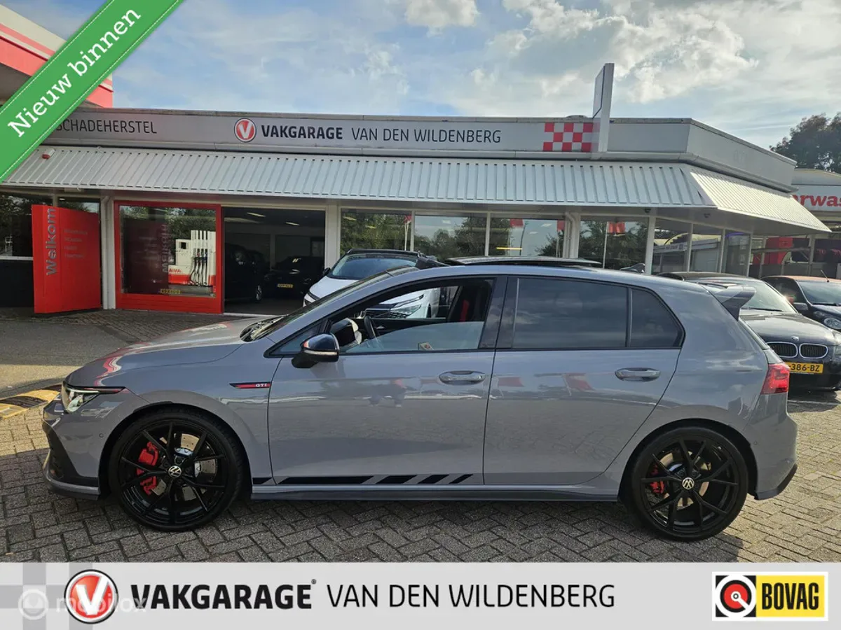 Volkswagen Golf (2022) — foto 1