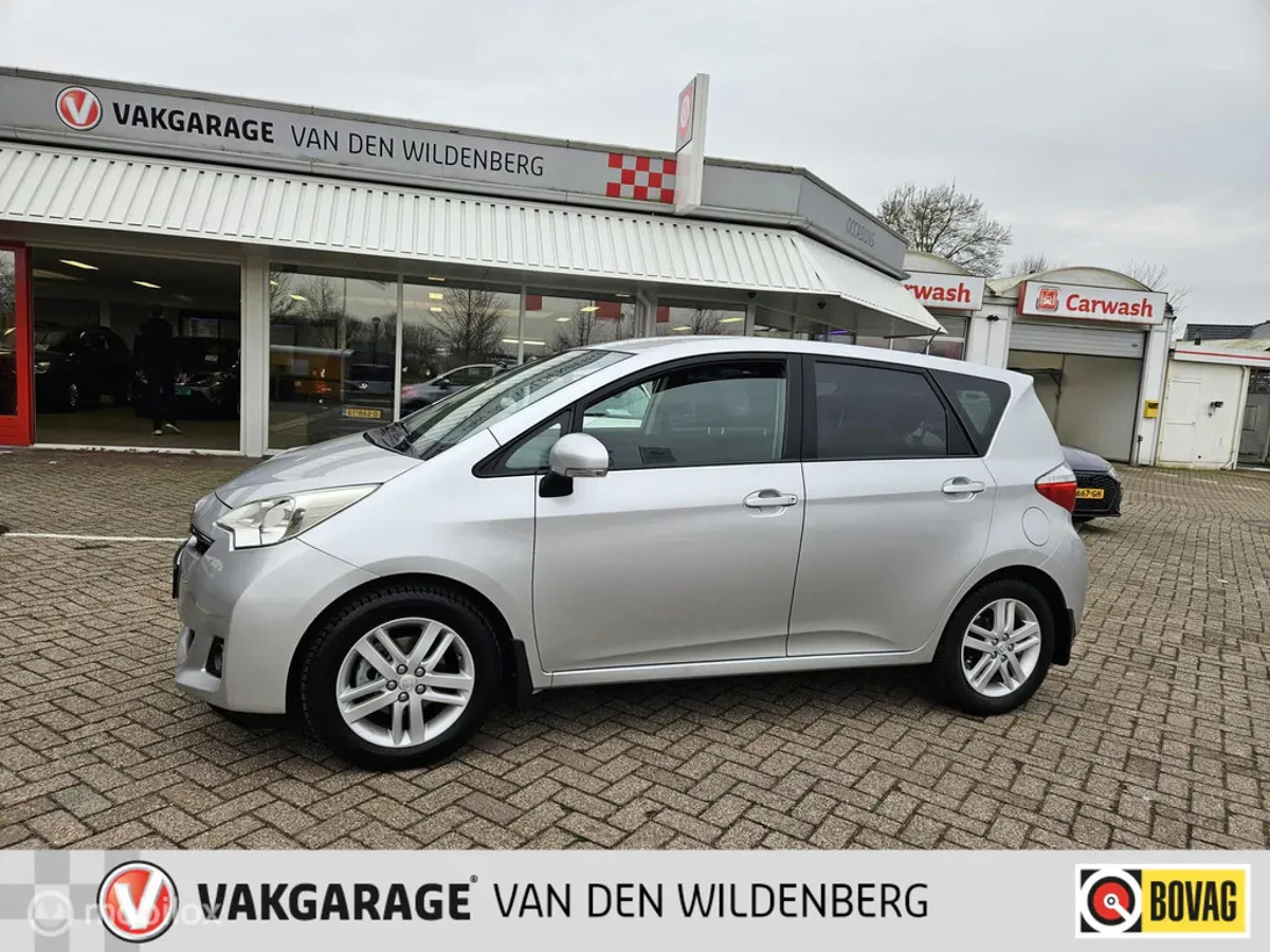 Toyota Verso (2011) — foto 1