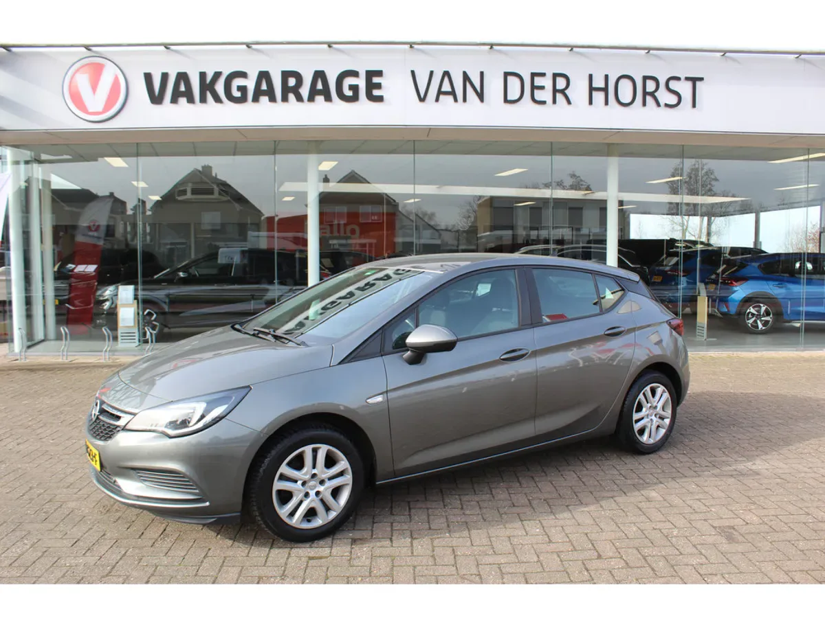 Opel Astra (2019) — foto 1