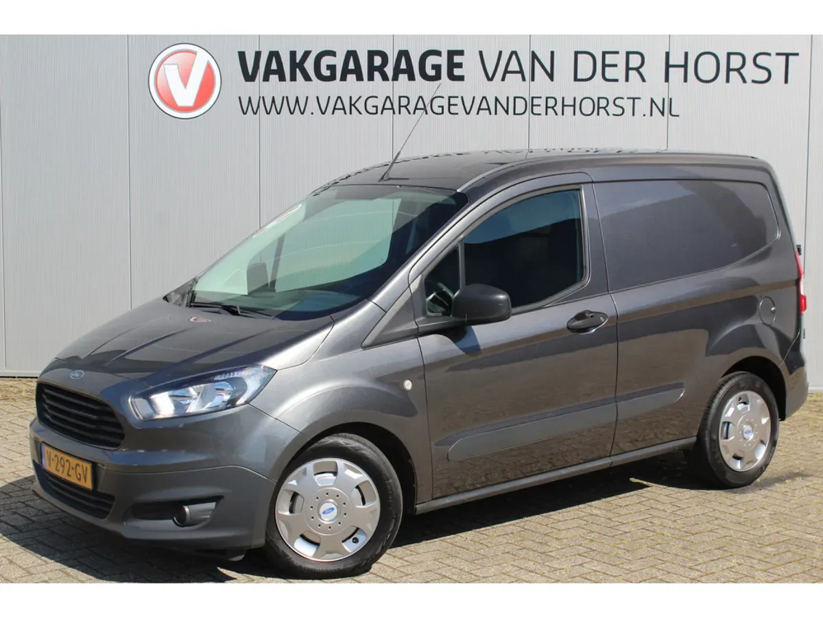 Ford Transit Courier (2017) — foto 1