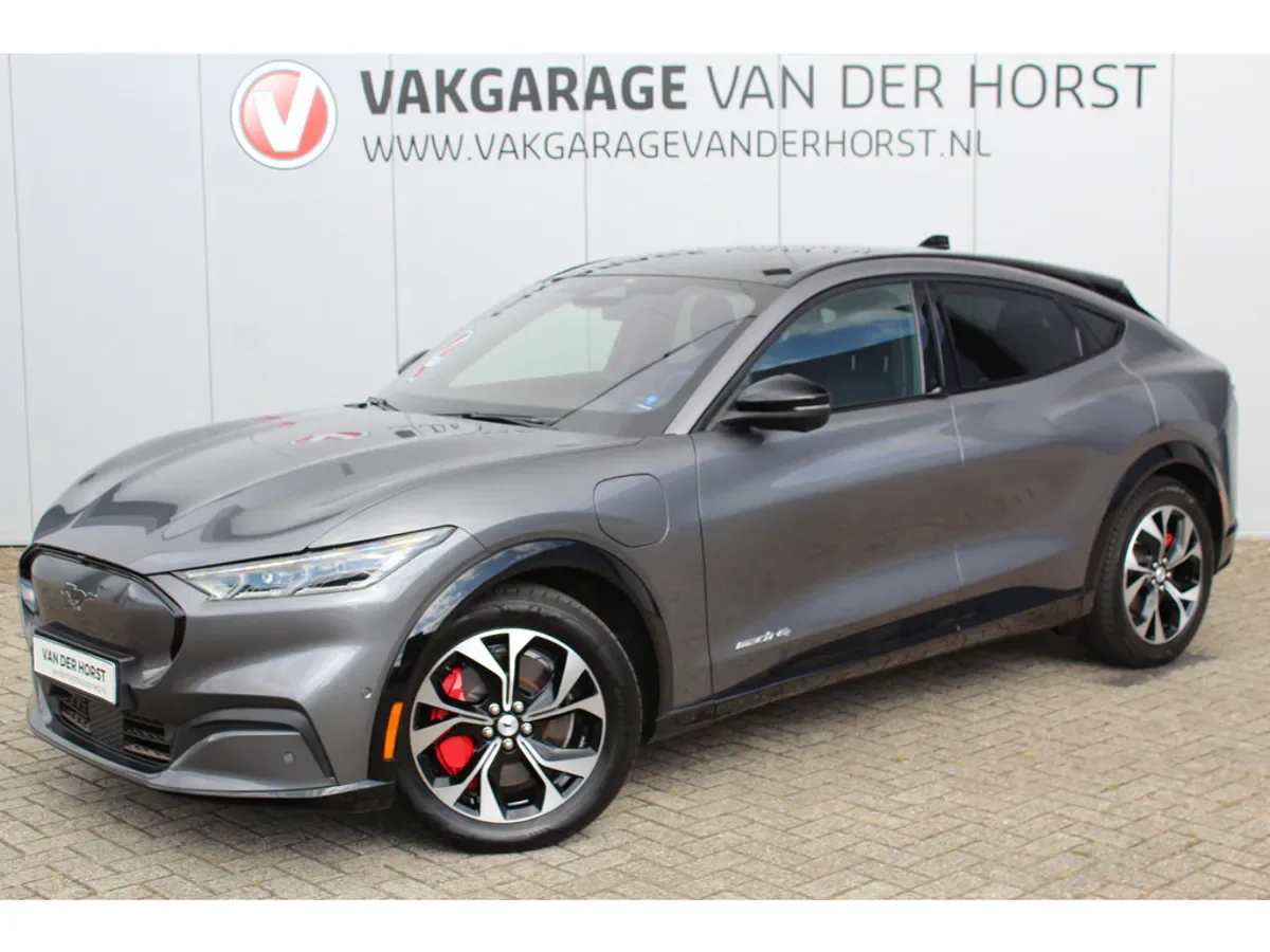 Ford Mustang Mach-E (2025) — foto 1