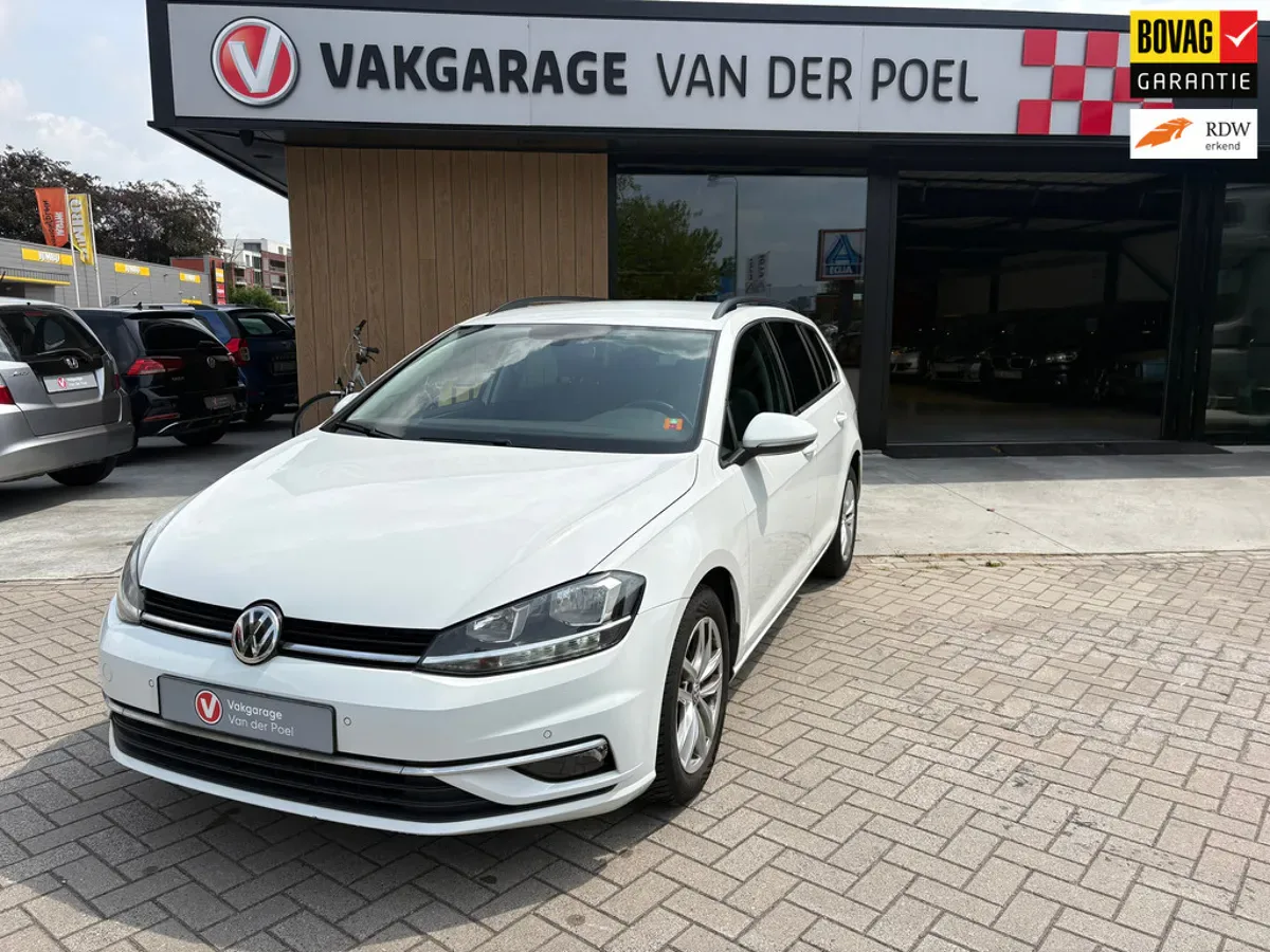 Volkswagen Golf (2019) — foto 1