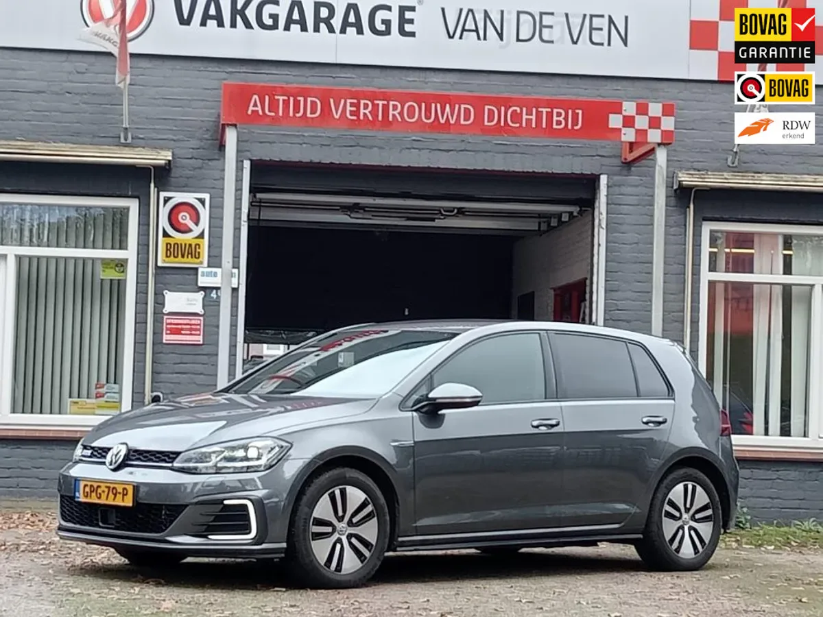 Volkswagen Golf (2018) — foto 1