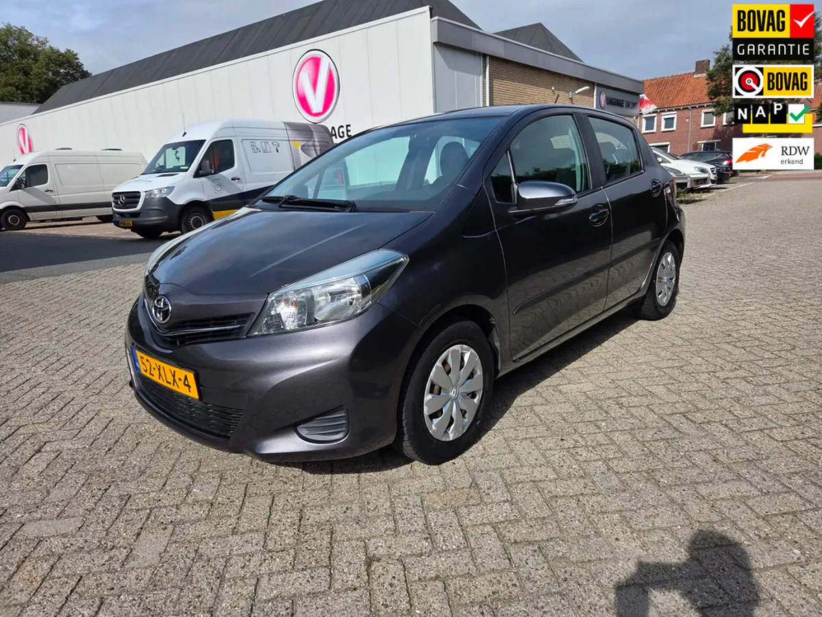 Toyota Yaris (2012) — foto 1