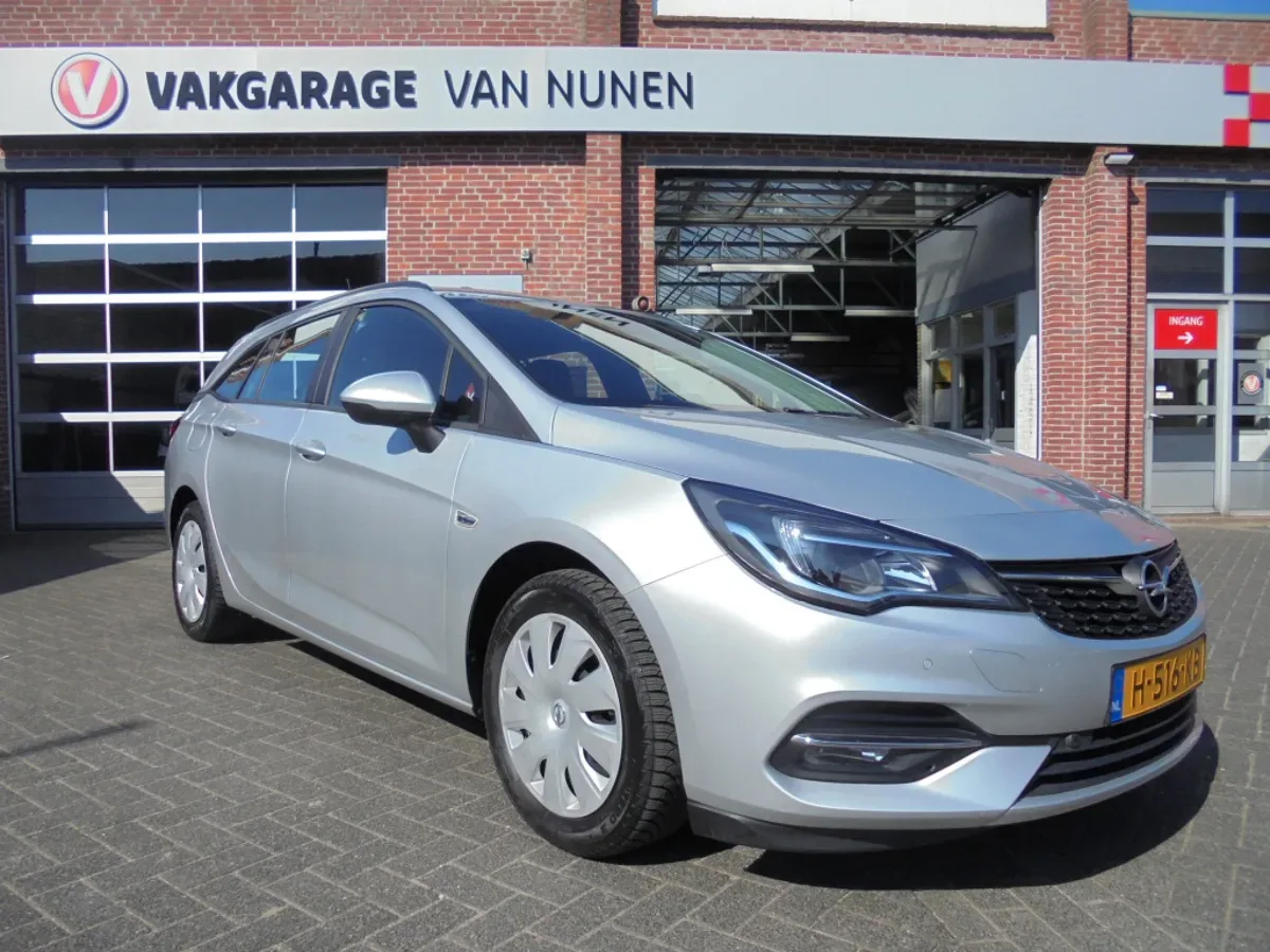 Opel Astra (2020) — foto 1