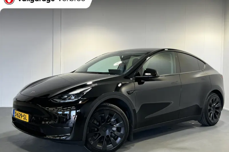 Tesla Model Y (2023)
