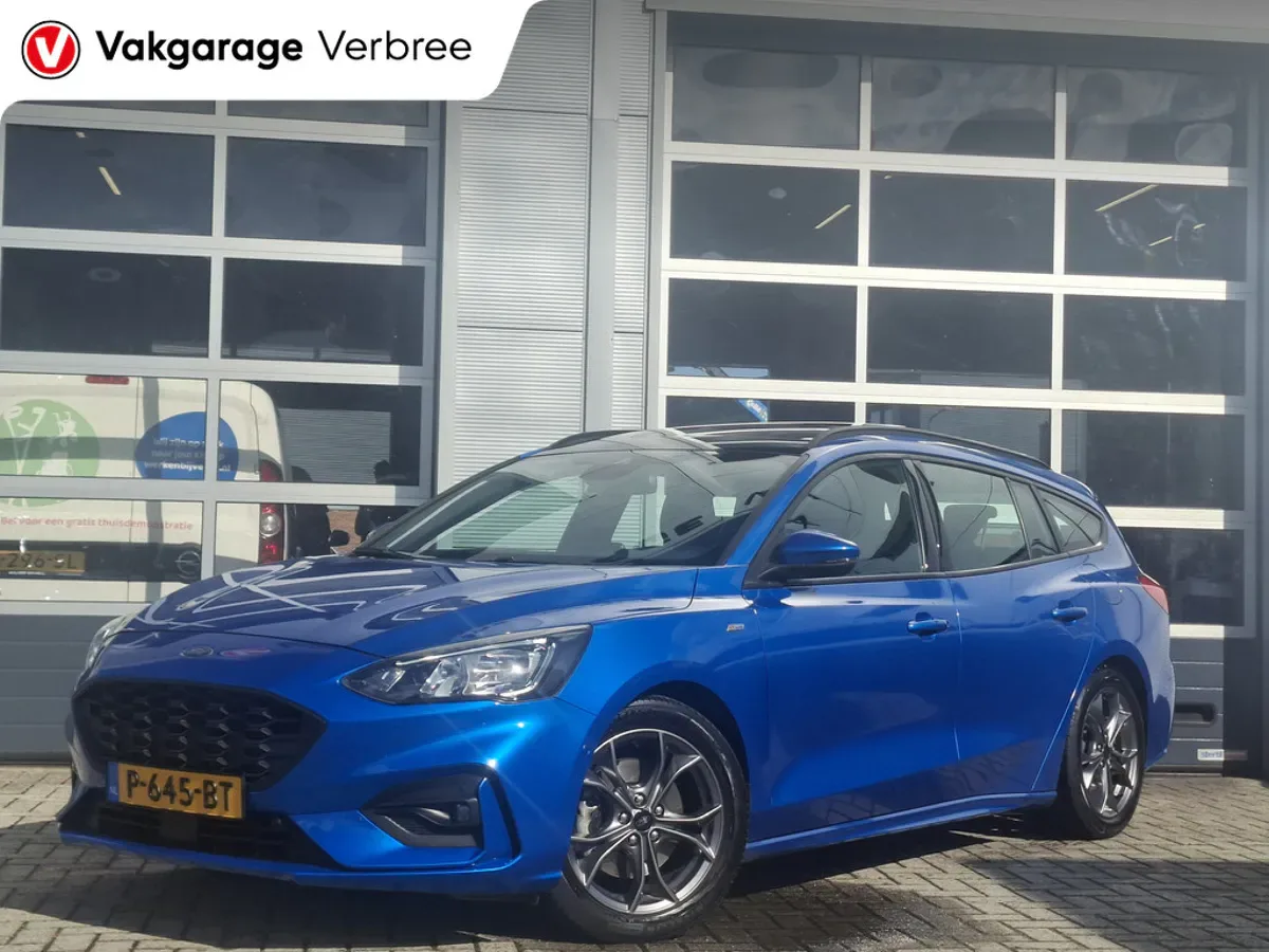 Ford Focus (2022) — foto 1