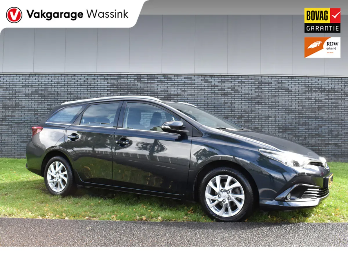 Toyota Auris (2016) — foto 1