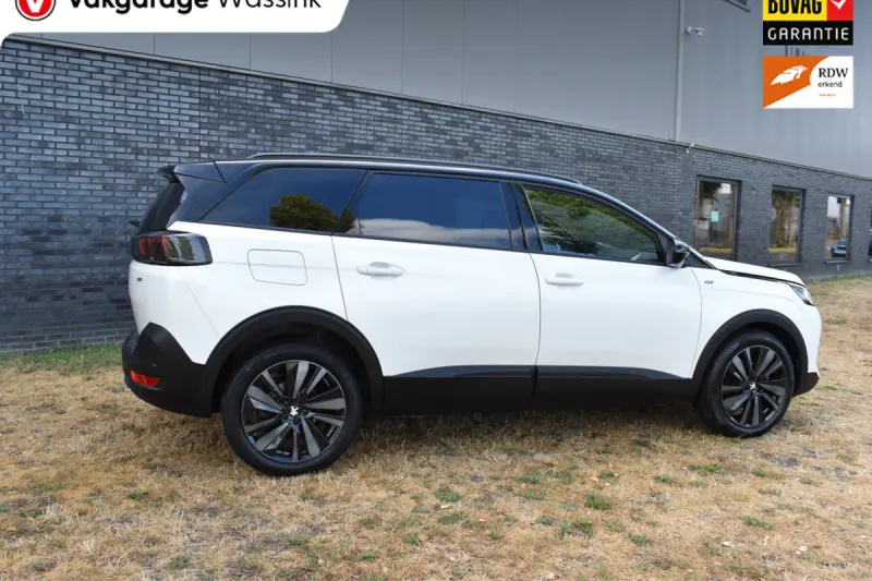 Peugeot 5008 (2023)