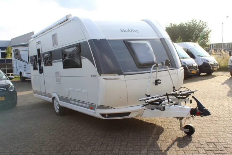 Hobby De Luxe (2024)