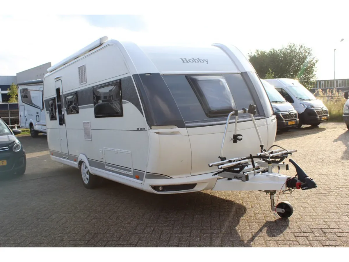 Hobby De Luxe (2024) — foto 1