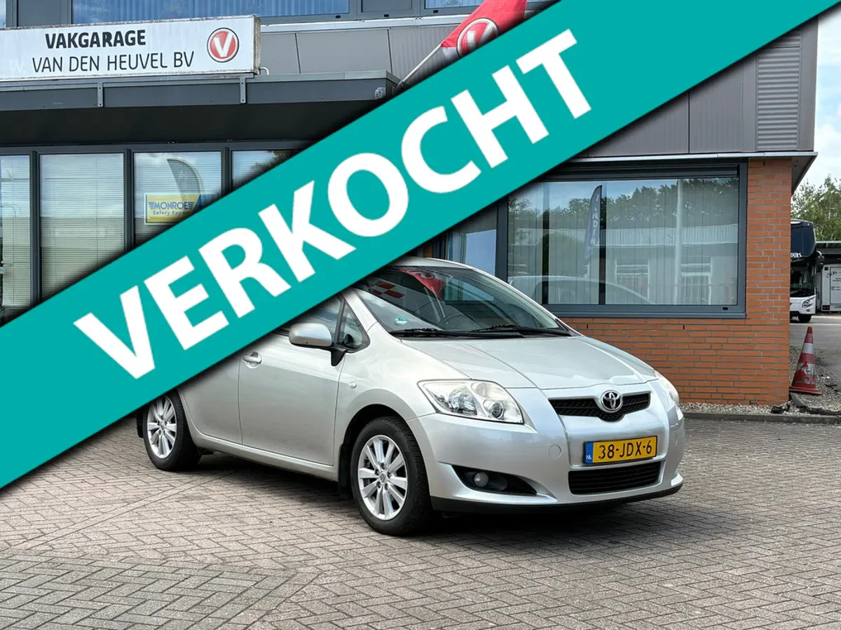 Toyota Auris (2009) — foto 1