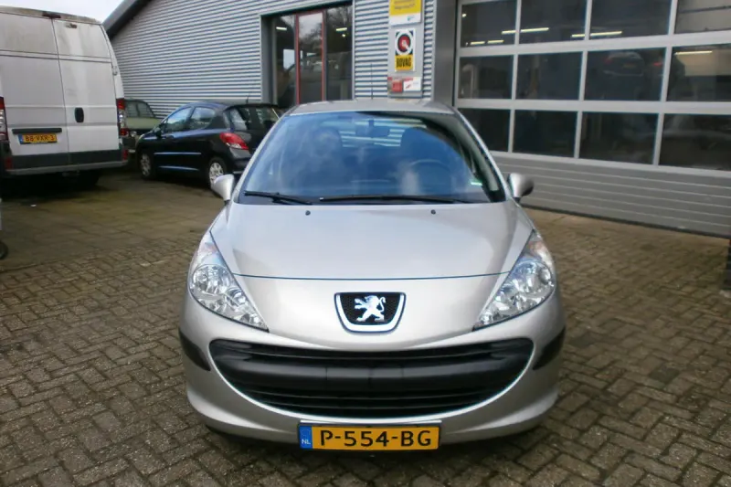 Peugeot 207 (2008)