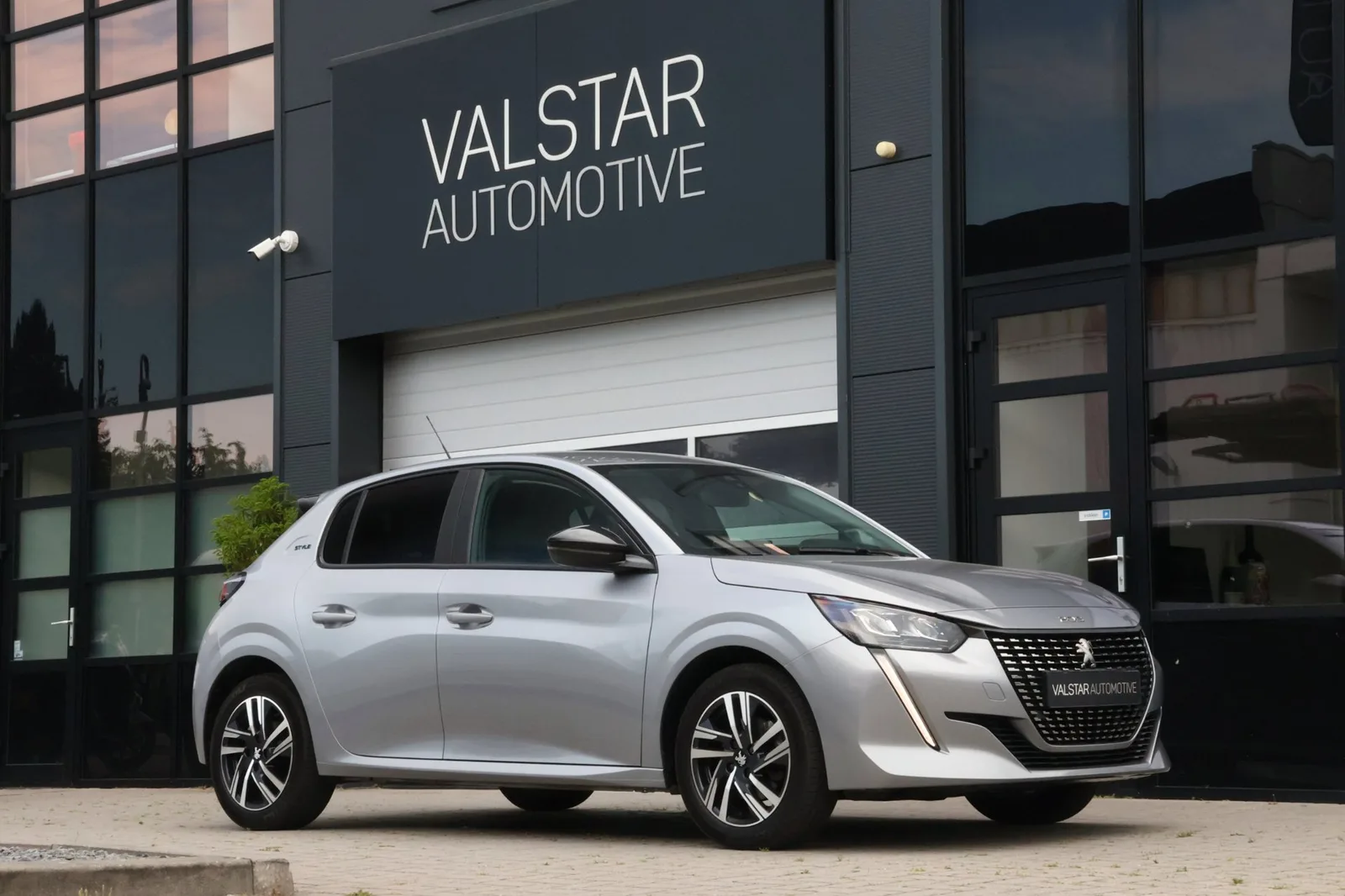 Peugeot 208 (2023) — foto 1