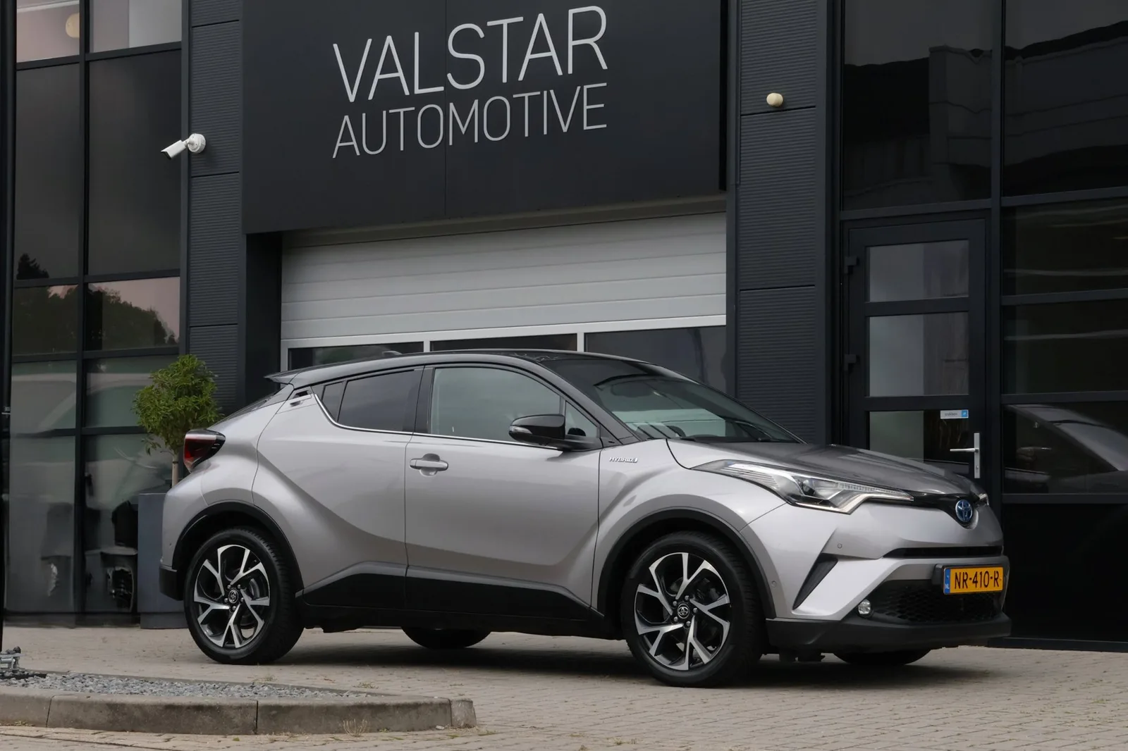 Toyota C-HR (2017) — foto 1