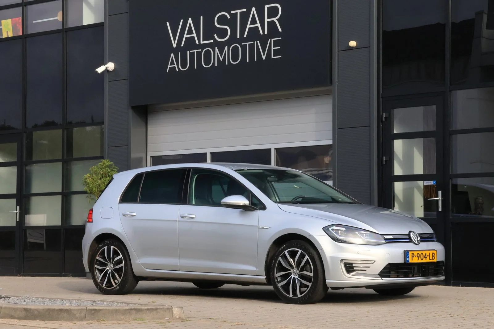 Volkswagen e-Golf (2019) — foto 1