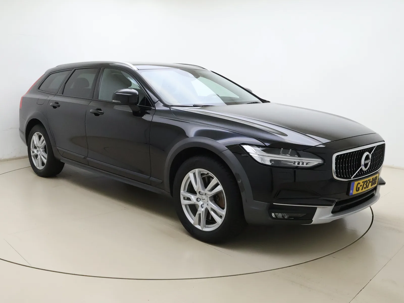 Volvo V90 Cross Country (2017) — foto 1
