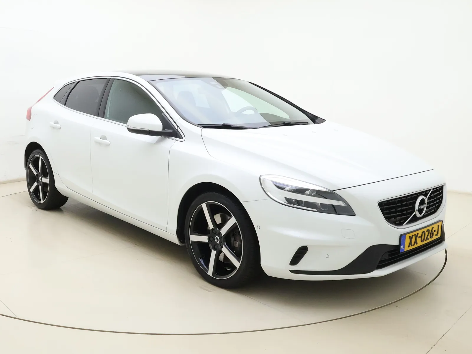 Volvo V40 (2019) — foto 1