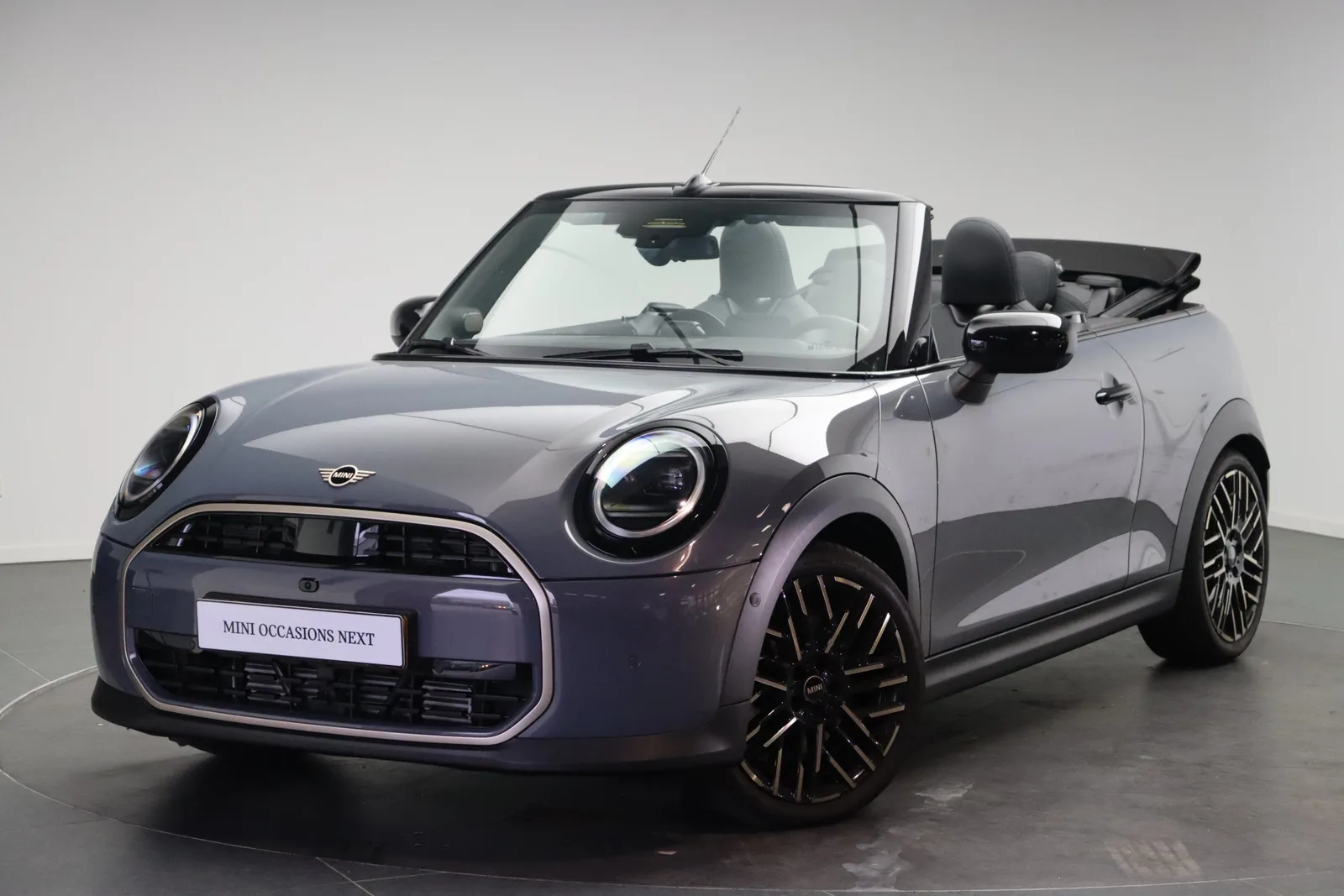 MINI Cabrio (2026) — foto 1