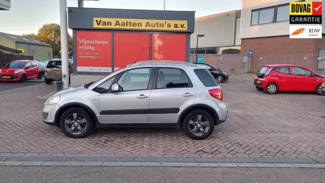 Suzuki SX4 (2011) — foto 1