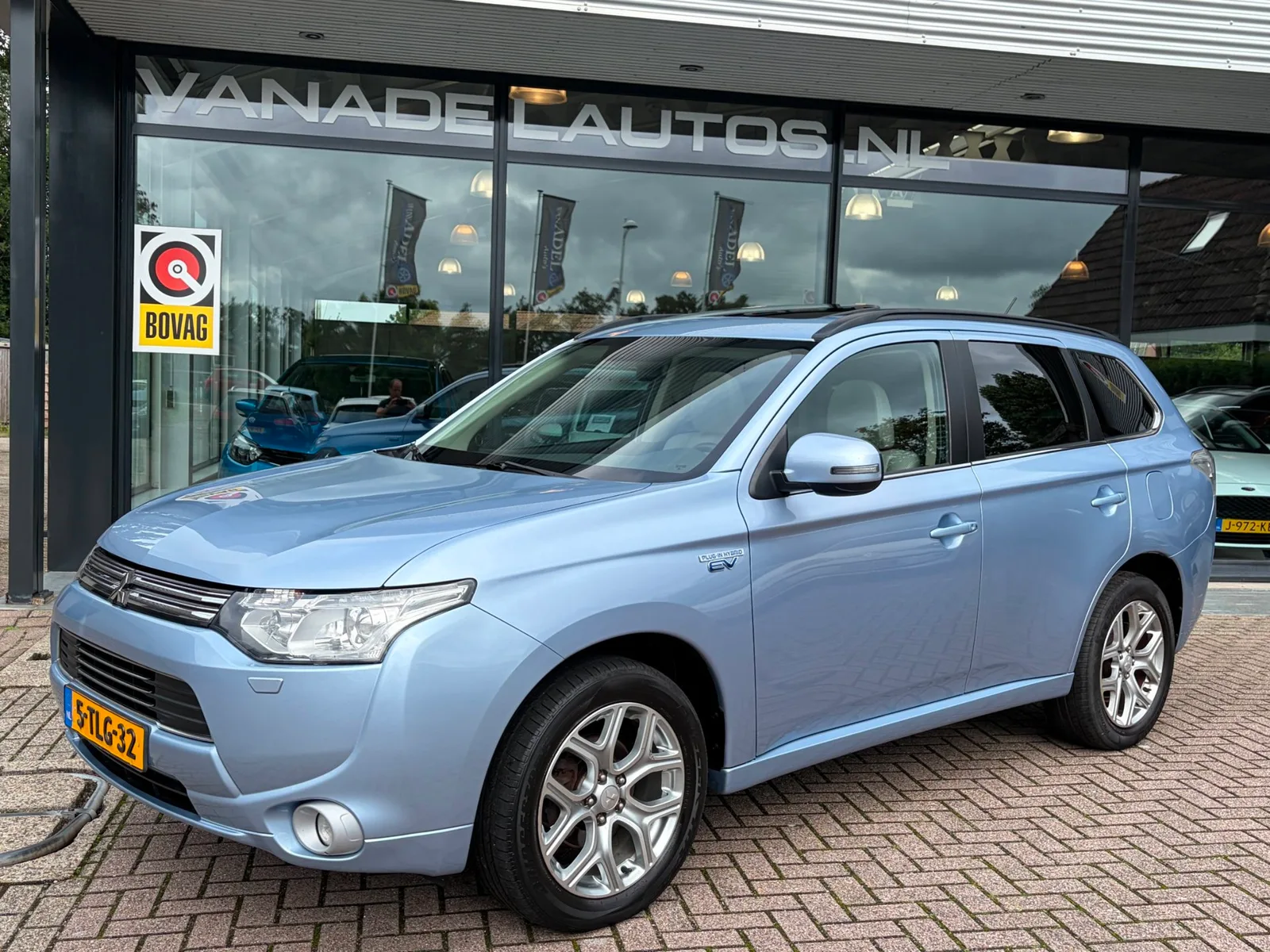 Mitsubishi Outlander (2014) — foto 1