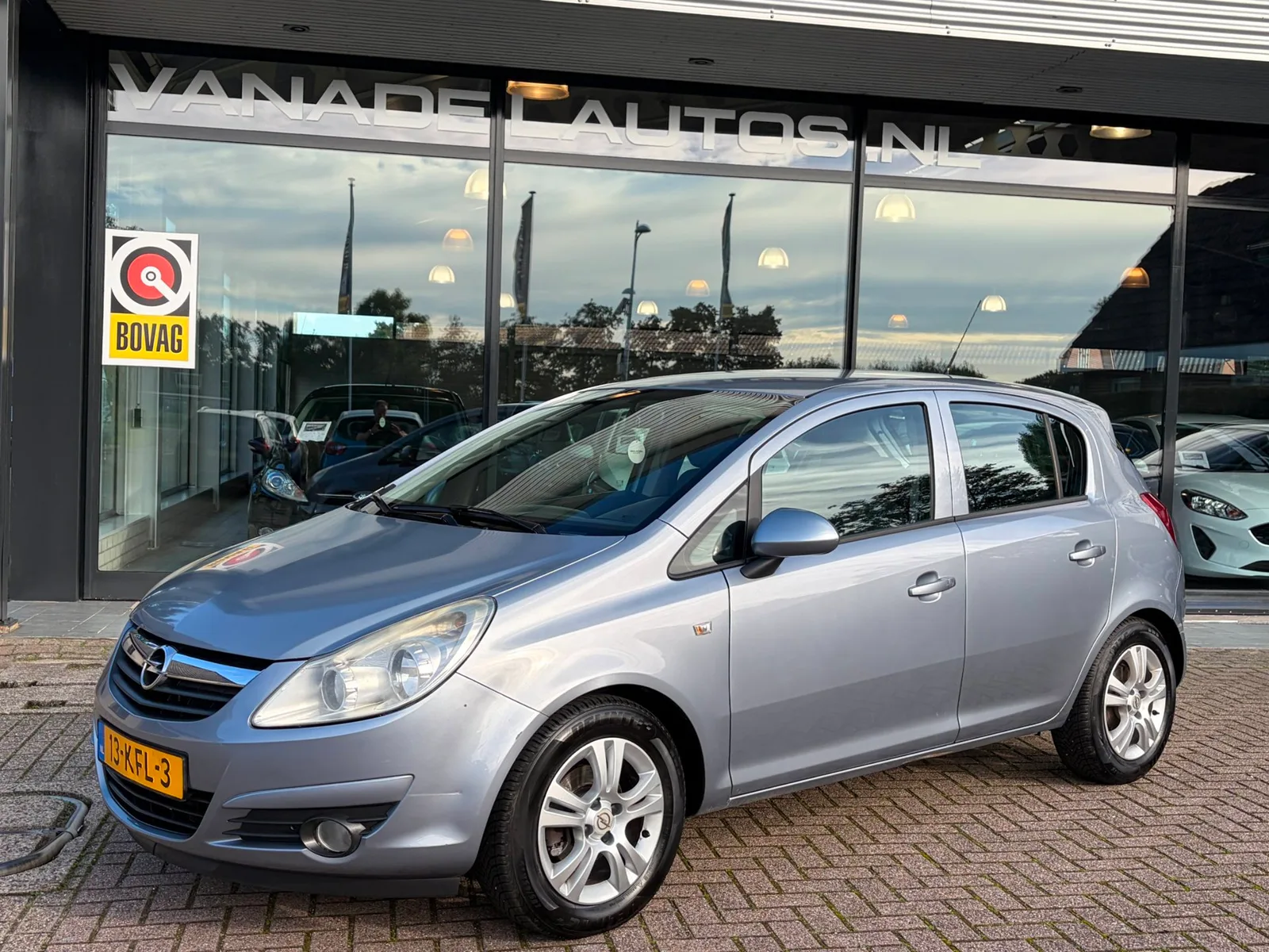 Opel Corsa (2009) — foto 1