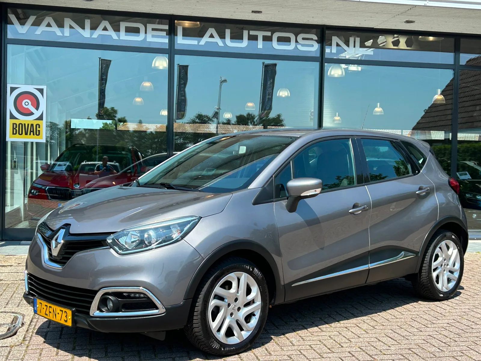 Renault Captur (2015) — foto 1