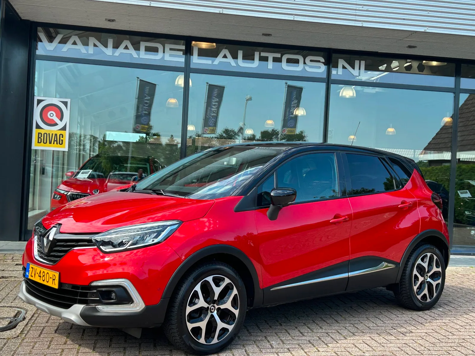 Renault Captur (2019) — foto 1