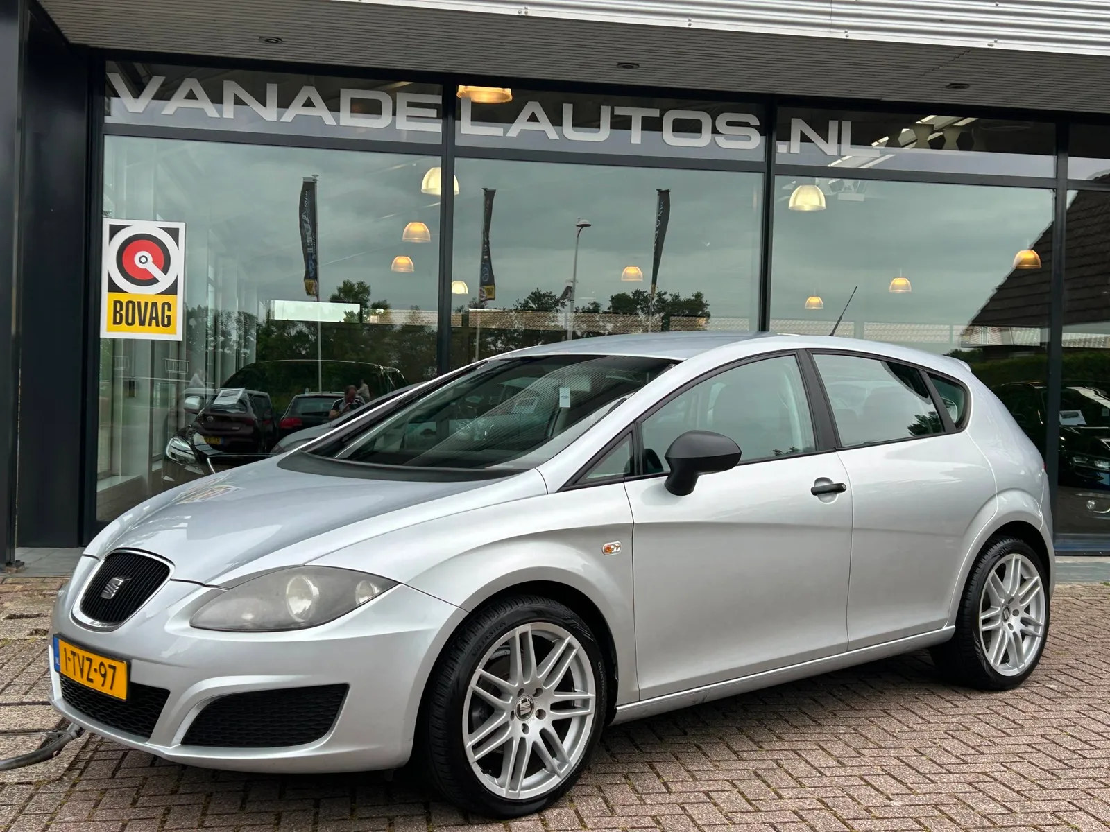 SEAT Leon (2011) — foto 1