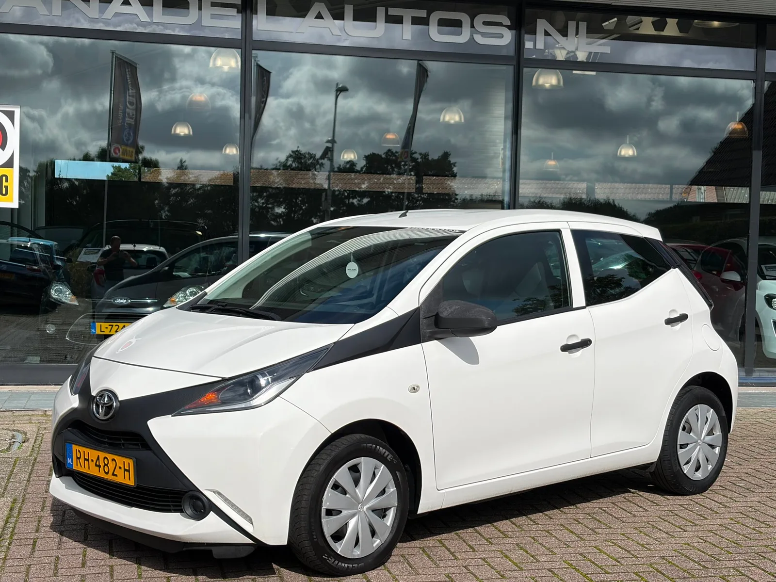 Toyota Aygo (2017) — foto 1