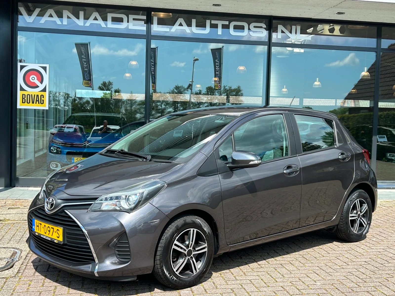 Toyota Yaris (2016) — foto 1
