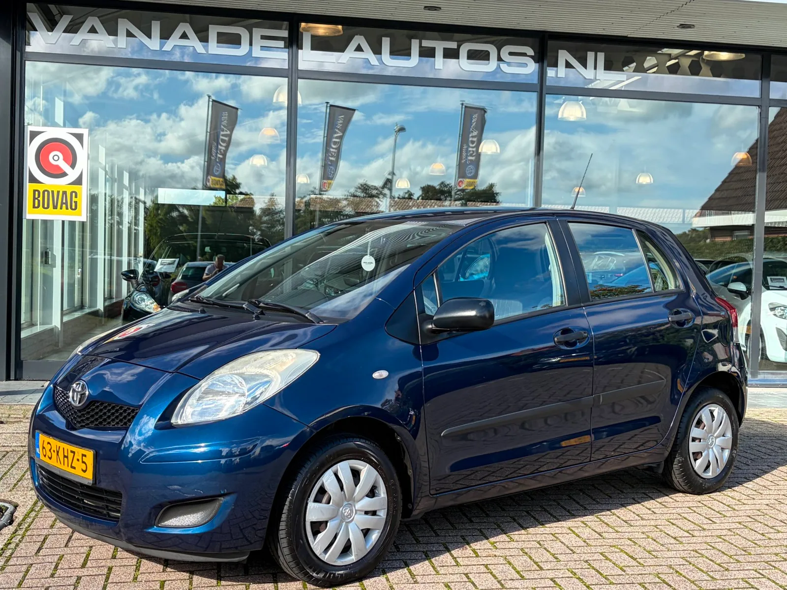 Toyota Yaris (2009) — foto 1