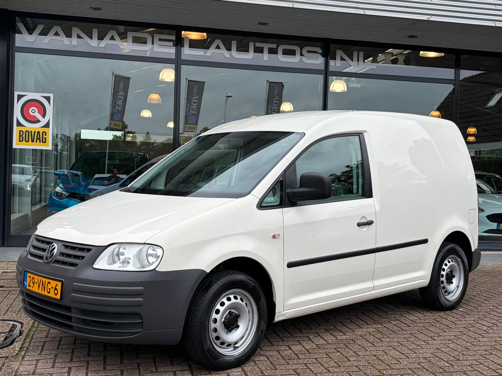 Volkswagen Caddy (2008) — foto 1