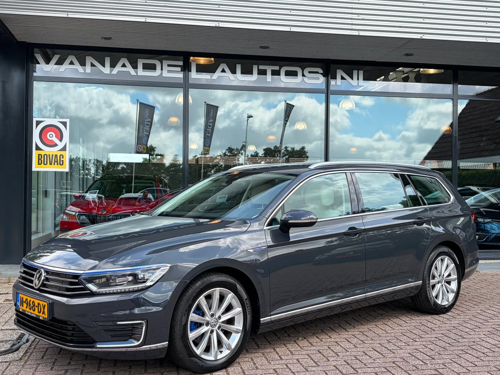 Volkswagen Passat (2017) — foto 1