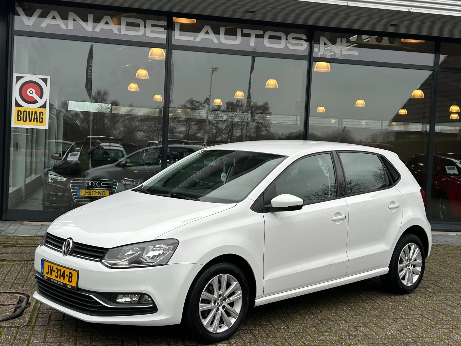 Volkswagen Polo (2015) — foto 1