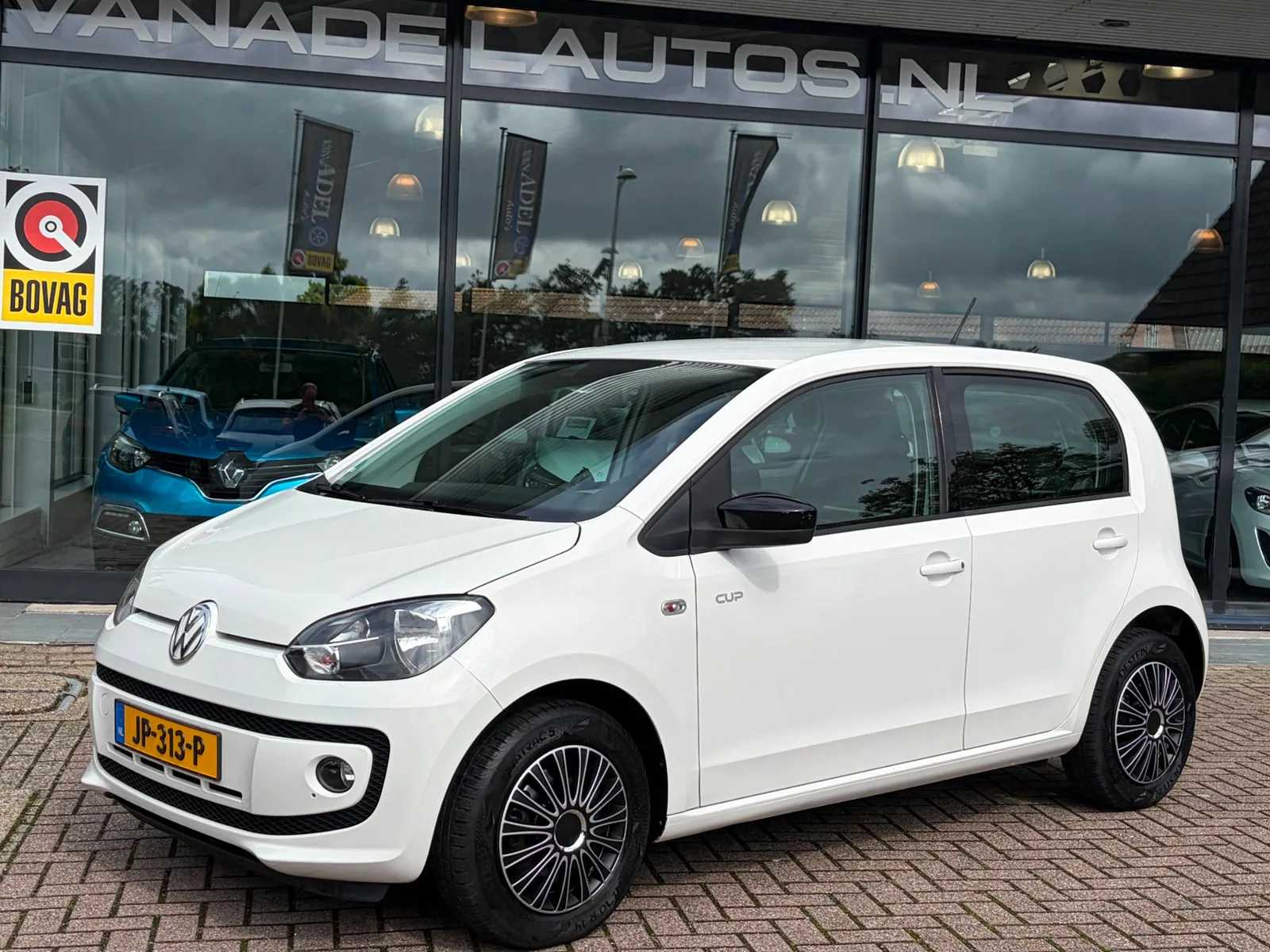 Volkswagen Up! (2014) — foto 1