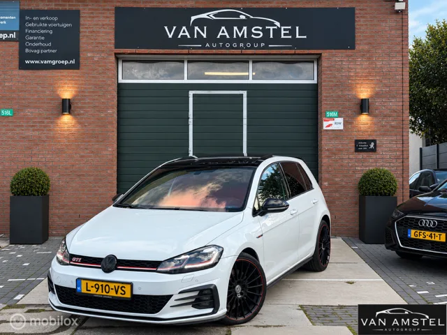 Volkswagen Golf (2019) — foto 1